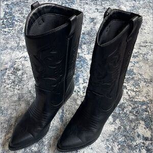 Black Cowgirl Boots Size 8